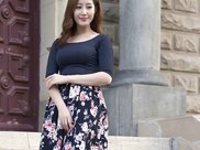 偷偷告诉你，80后女人穿这样超美嫩的套装，照样能美过90后