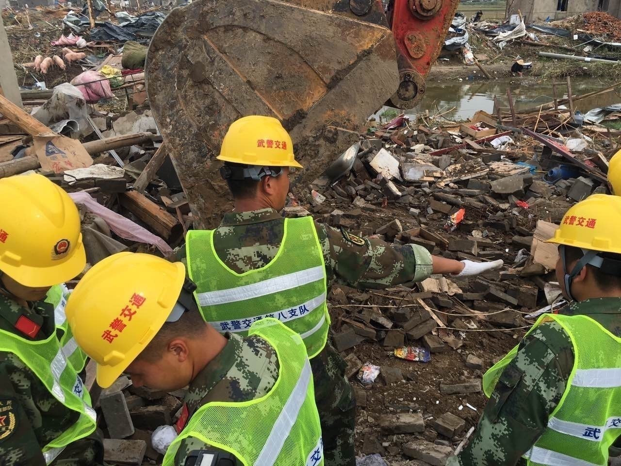 北京时间直击盐城灾区:抢险第一线的武警官兵