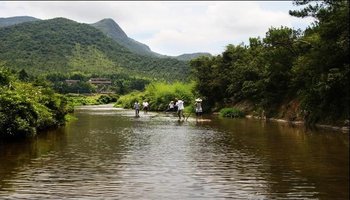 简介 仙水洋位于福建省莆田市仙游县西苑乡凤山村草洋自然村,海拔700