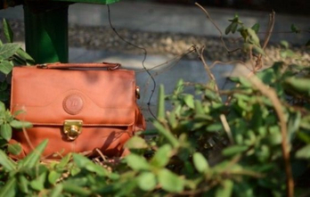 春天来一场艳遇 意大利buti古董包 复古 棕黄 金