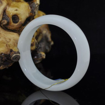 西域 新疆和田玉白玉手镯 带天然绺棉絮 色白无