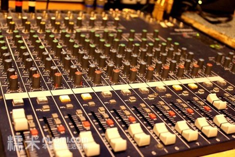 个人单曲1首!标准后期制作,赠送精美cd光碟!