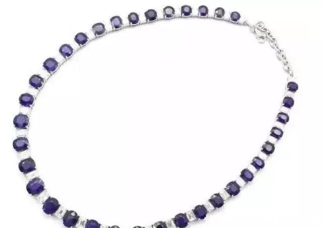 被郭碧婷500万的钻戒惊到向太一条项链价值上