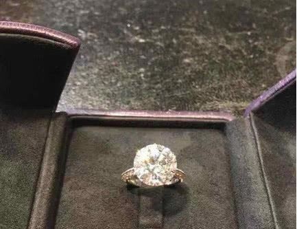 向佐向郭碧婷求婚的钻戒是假的,粉头向太坦言