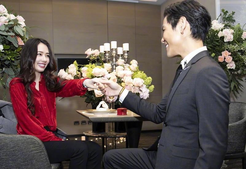 向佐对郭碧婷一见钟情,搞个综艺节日特意接近