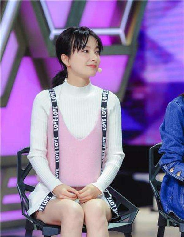 ? 被吴昕惊艳到了,红色轻纱裙宛如仙女下凡,一