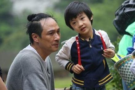 吴镇宇向芒果台讨债,孩子脸上的疤已经造成了