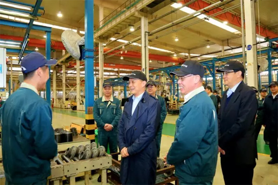 山东重工集团总经理江奎慰问山推一线员工