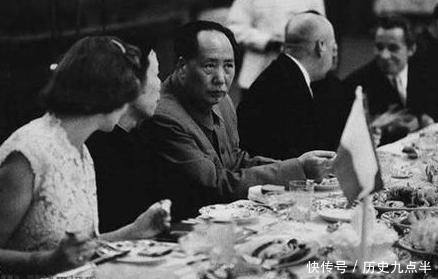 1949年开国大典后,国庆第一宴上,毛主席等人都吃了什么?