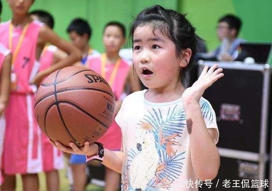 姚明8岁女儿身高已超1米6,投篮姿势有模有样,