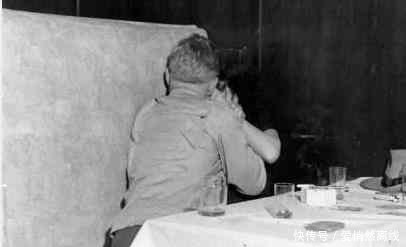 30年代上海滩外国酒吧老照片,陪酒女郎专为外国人服务