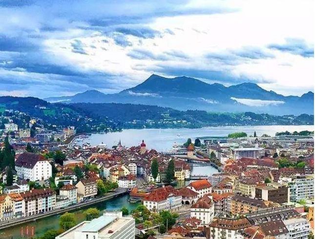 为什么瑞士全国禁止装空调,热死人也不许装?说