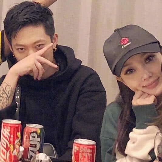 明星花费千万都想彻底删掉的照片,张张离谱