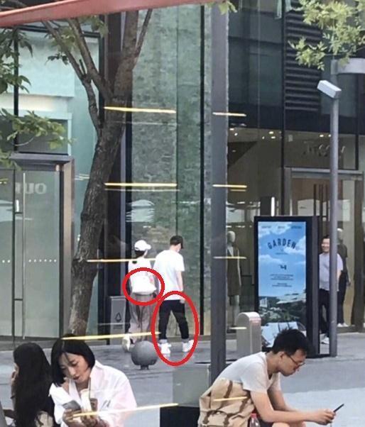 两次疑似偶遇赵丽颖和冯绍峰，五张照片全方位对比：这是圈套