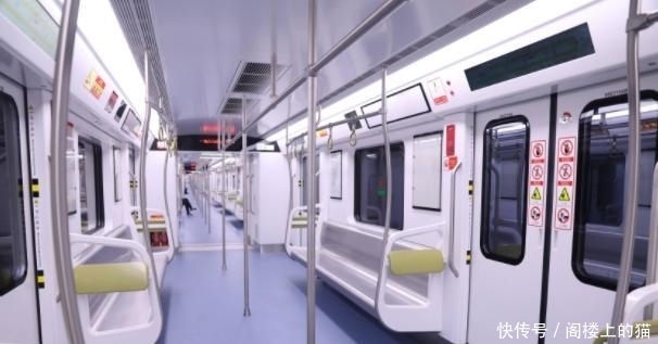 重庆轨道交通环线一期、4号线一期通车 黄橙配