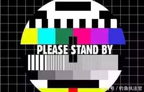 为什么《新闻联播》结束后总有播音员在收稿子