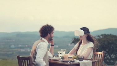 首部眼球追踪头盔Fove 0十一月发布 岛国黑科技