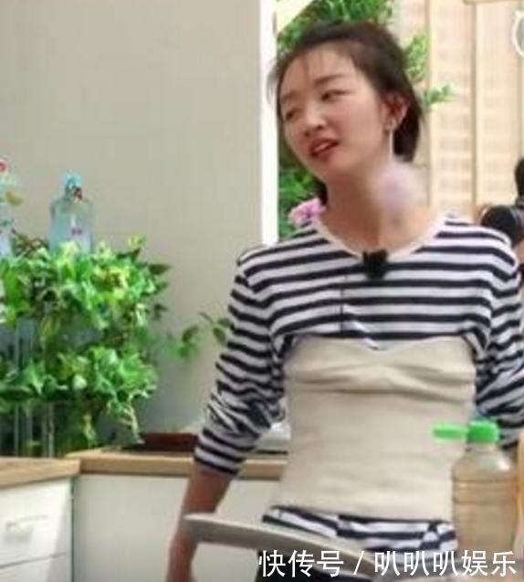 穿上束胸衣后的周冬雨,画风突变辣眼睛,确定不