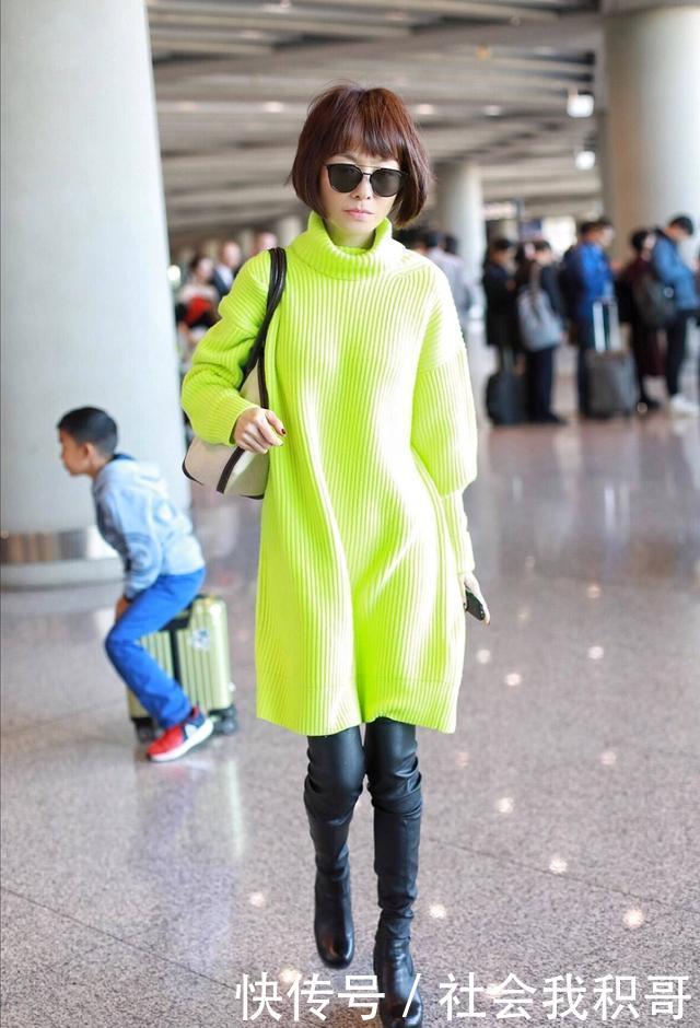 鲁豫荧光色针织裙配高筒靴走机场造型实力吸睛
