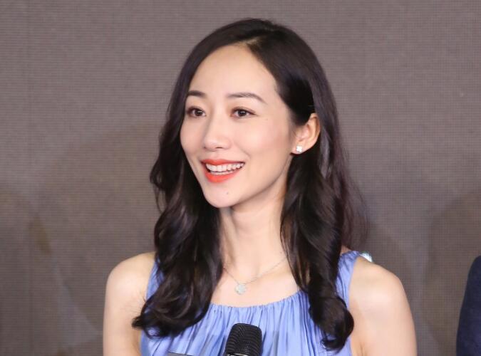 韩雪录制节目看见农村厕所,不太敢用,但随后一