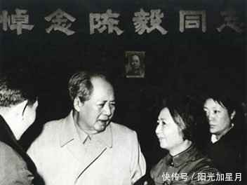 孟锦云和毛主席的珍贵合影,第三张在跳舞,最后