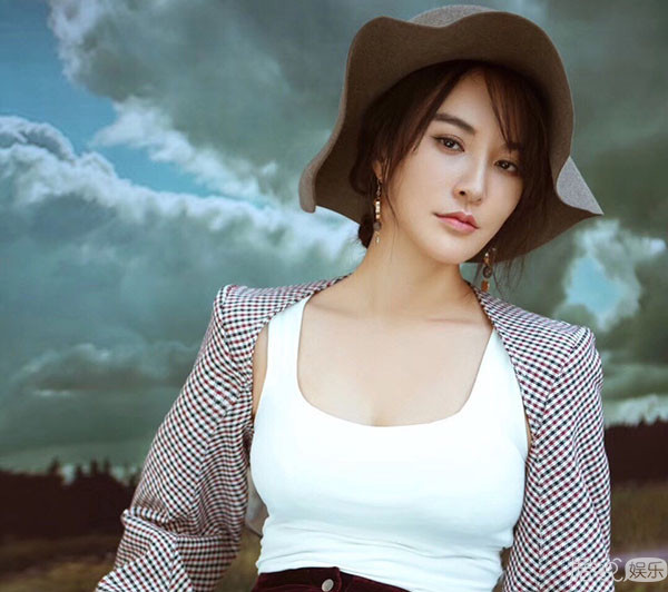 说高云翔有桃花劫，黄晓明有财务危机，这位女神婆什么来历？