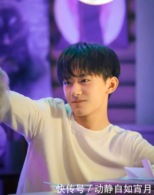 易烊千玺18岁生日会,群星送祝福,楠楠意外出现