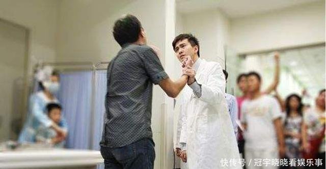 网传仁济医院专家拒诊插队病人被拷走后续,胡