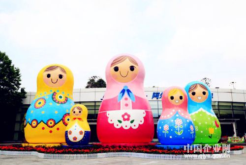 \"五一\"首日,深圳世界之窗有3万游客体验俄罗斯风情之旅