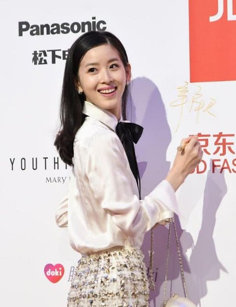 章泽天董事职务被除名,刘强东与奶茶妹要婚变