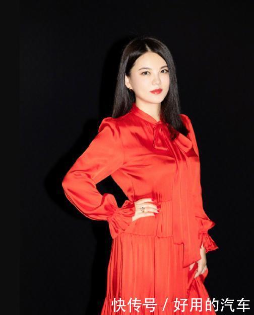 李湘带女儿逛名品店,确认过体型是一家人,母女俩“富态”十足 凯发国际开户