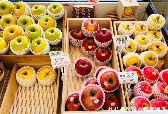 日本超市天价水果,日本人吃不起,中国游客我们