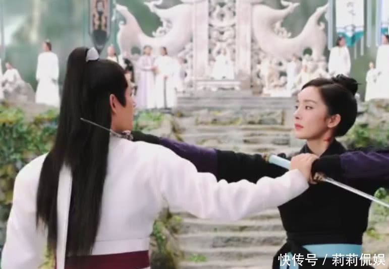 杨幂蜜蜂腰再发力,网友:羡慕她所有肉都长在上