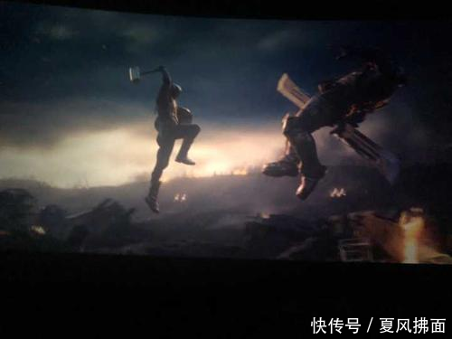 除了雷神只有美队能拿起锤子么?还有一个人,只