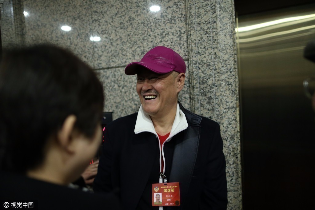 前锋:“特色中国”“明星议政” 前锋:“特色中国”“明星议政”