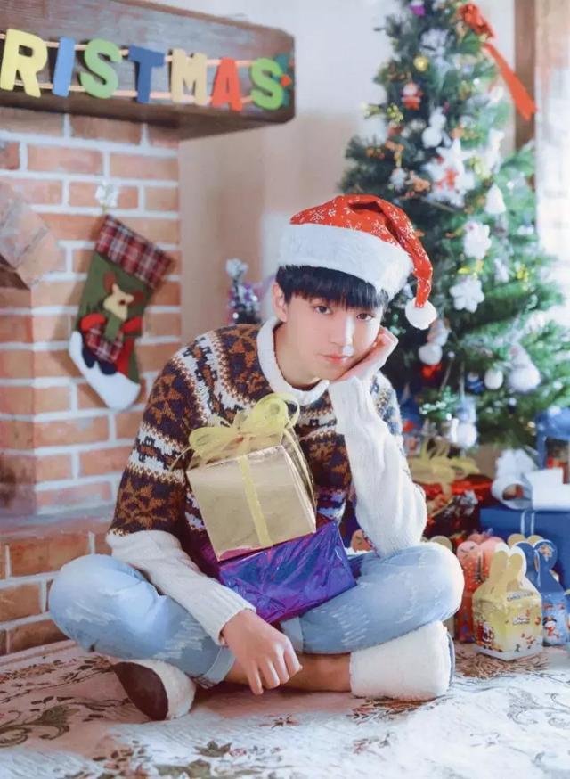 王俊凯圣诞节想见王源和千玺,工作室晒出的最