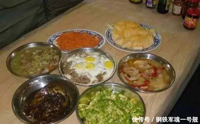 对于潜艇兵来说，“最高伙食”长什么样？看完让人很是心疼！