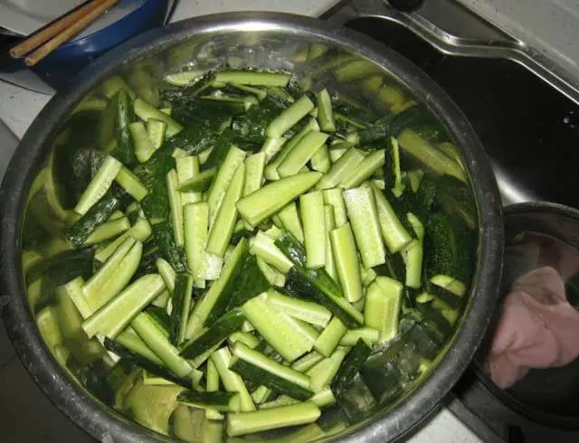 炎炎夏日,这样腌黄瓜,给肉都不换!!!
