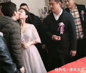 搞笑GIF:媳妇儿,你出来吧,他都交待了! 搞笑GIF:媳妇儿,你出来吧,他都交待了!