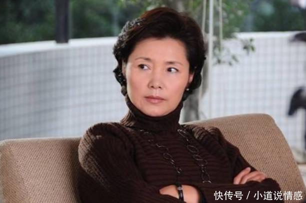 生下双胞胎被恶婆婆逼回娘家，儿媳打了1个电话，婆婆傻在原地！