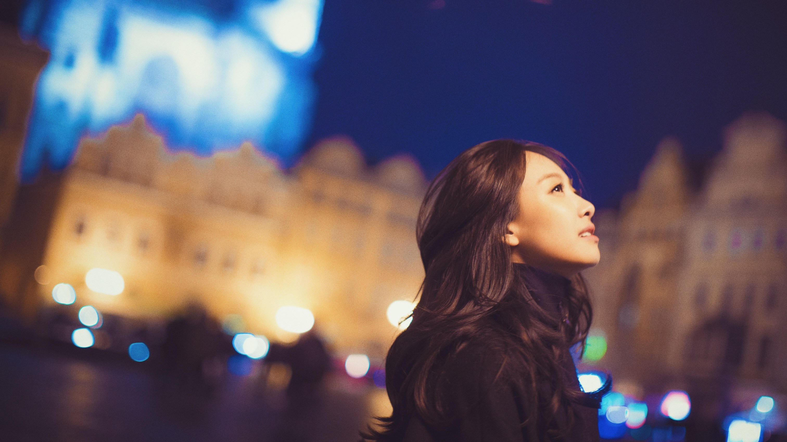 宋茜布拉格街拍大片曝光