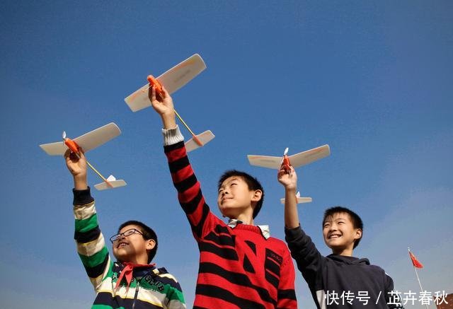 教育部: 幼儿民办教师待遇与公办教师一致, 同工