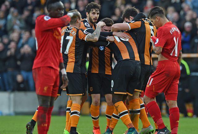 战报-梅西任意球破门创纪录巴萨3-0 拜仁平沙尔