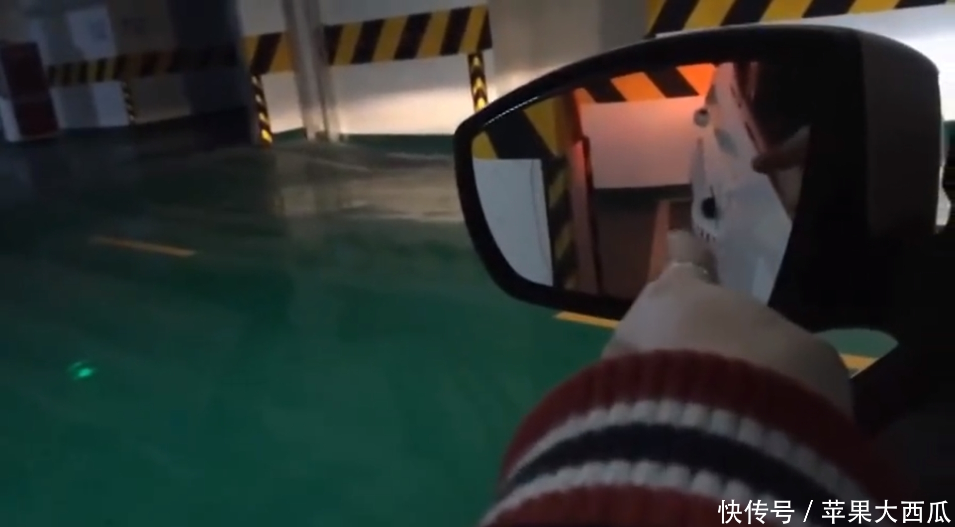 狭窄地下停车场倒车入库的技巧与要领,看了就