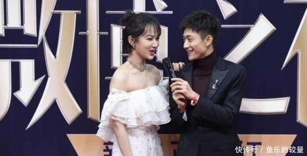 上台领奖,张一山全程都帮杨紫提着裙子,而关晓