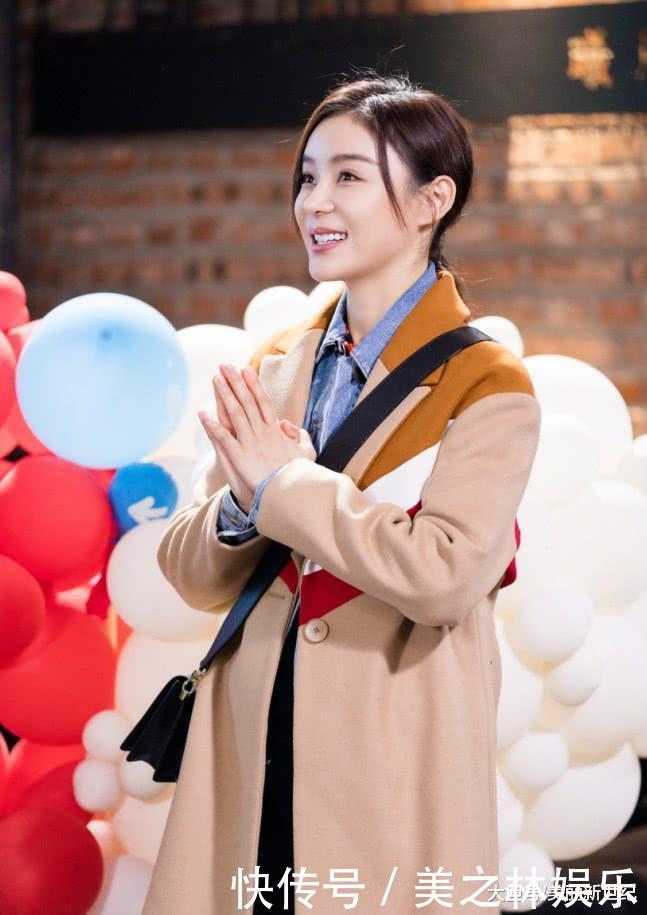 32的袁姗姗保养得真好, 皮肤跟牛奶一样光滑,