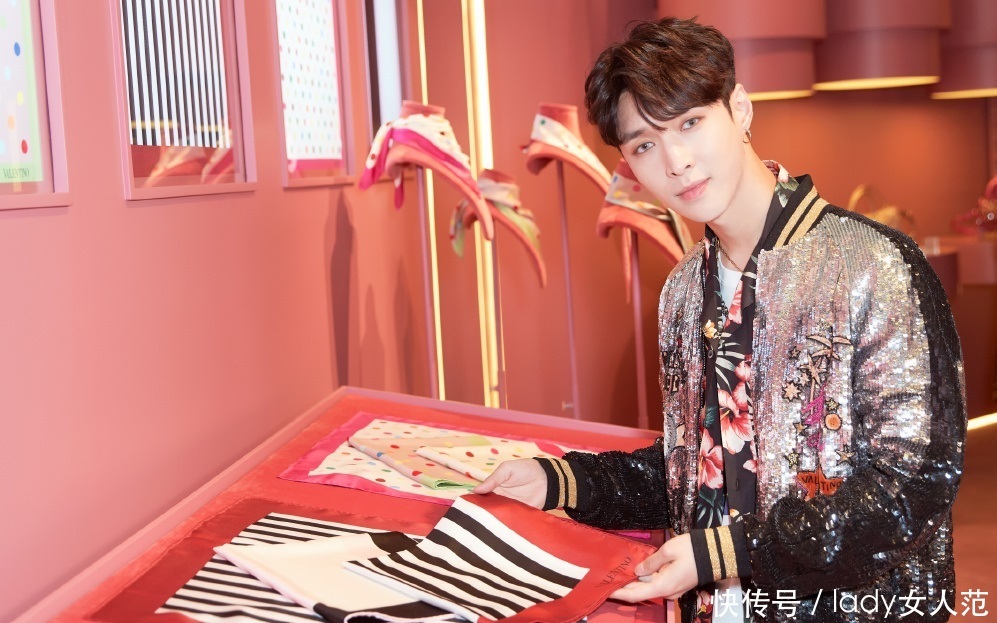 看了张艺兴的美瞳,浑身都起鸡皮疙瘩,像一对假