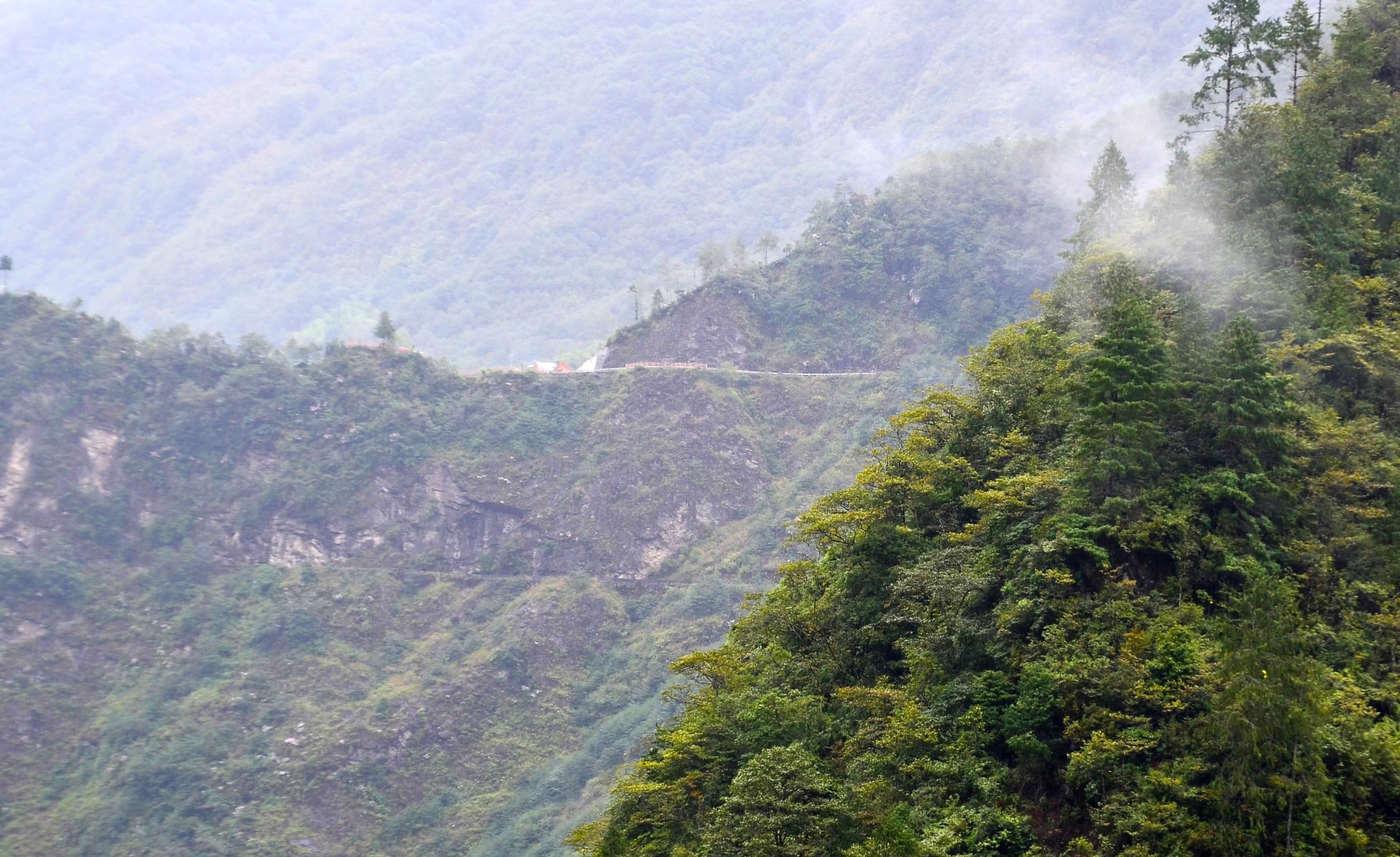 云南新开通的神仙公路，300公里怒江大峡谷，美得不输瑞士_凤凰网