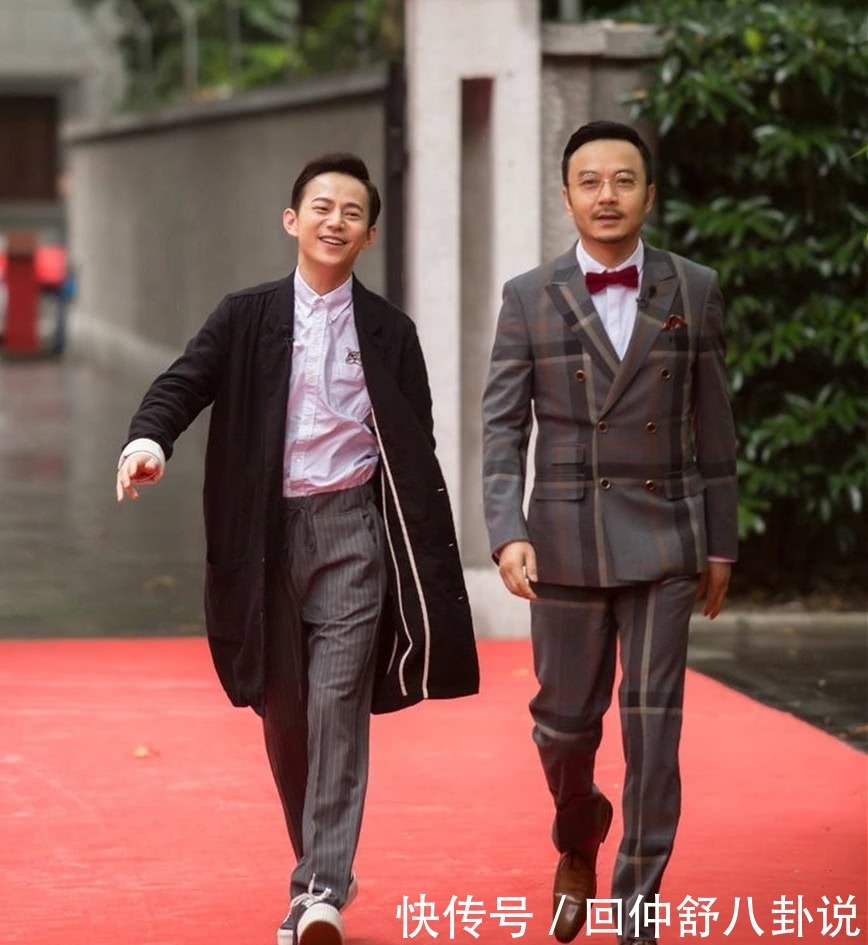 汪涵为何炅庆45岁生日同框画面很有爱,杨乐乐