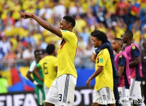世界杯最稳球迷:哥伦比亚罚丢点球不敢欢呼,获